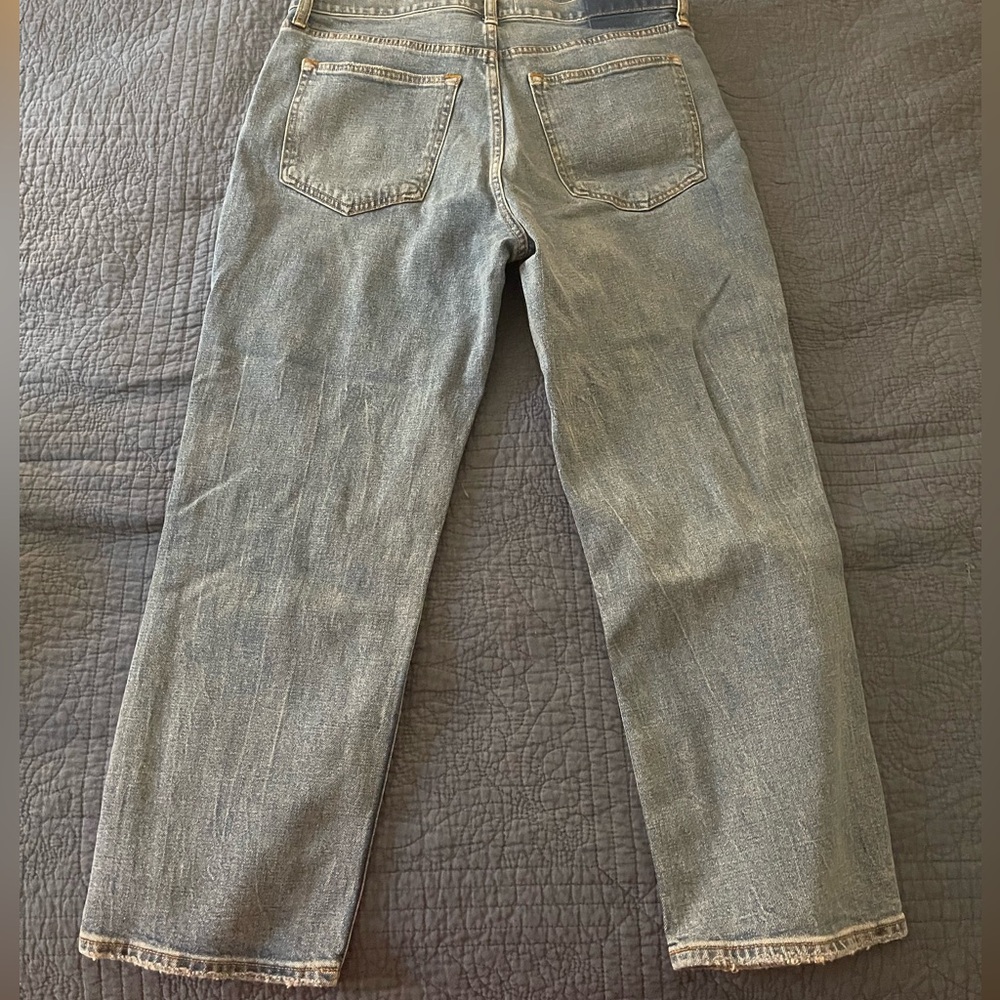Brand new with tags Abercrombie extra high waisted ankle straight jeans.